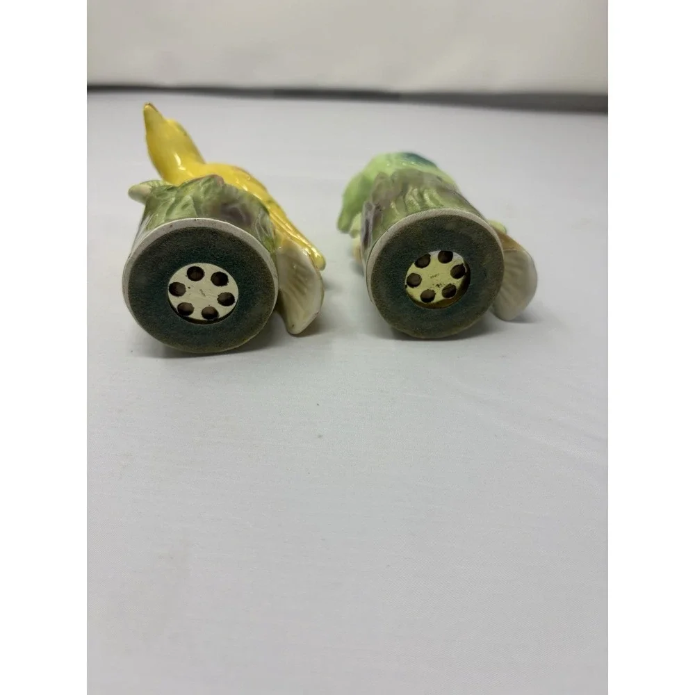 Vintage Green and Yellow Song Birds Tree Stumps Salt & Pepper Shakers Retro MCM